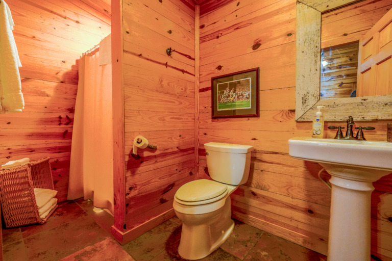 Breezeway Ensuite Bath 2