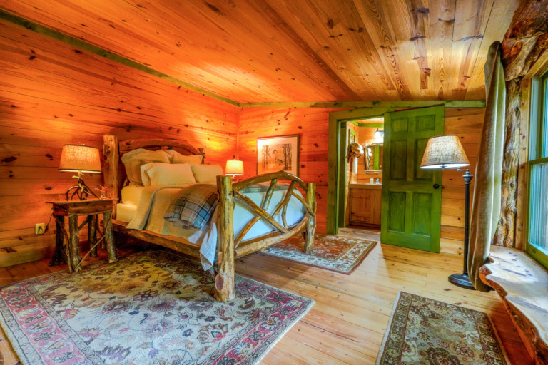 Crooked Oaks woodland room