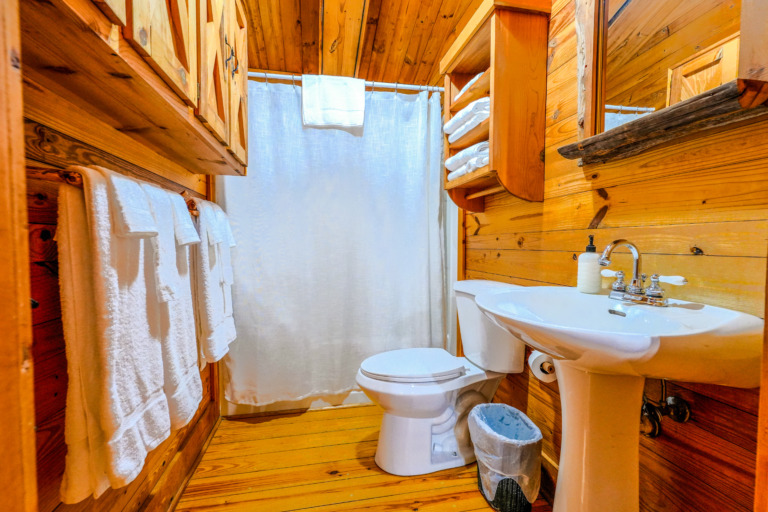 Lodge Second Floor Bath
